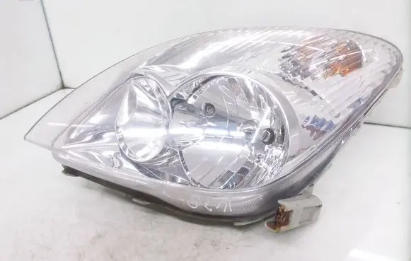 Toyota Corolla Verso E121 Headlight/headlamp 03705666