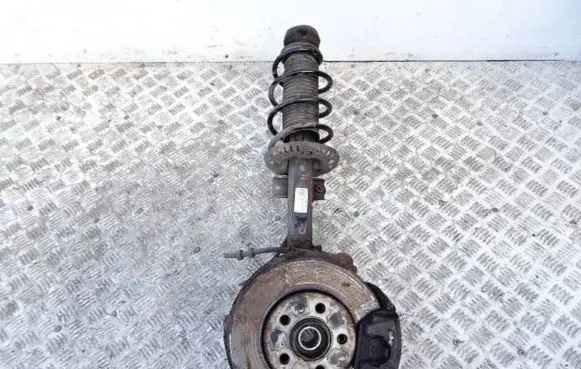 Volkswagen Polo V 6R Front wheel hub spindle knuckle