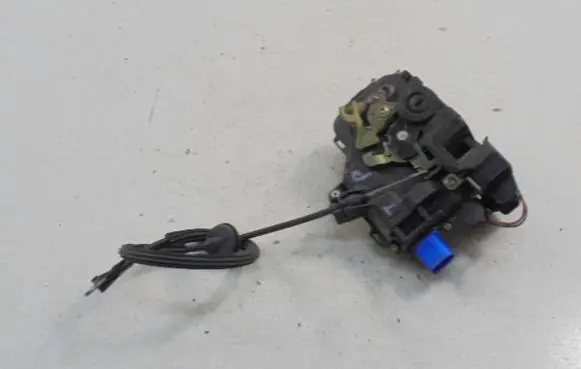 Volkswagen Polo IV 9N3 Rear door lock 3B4839016AG