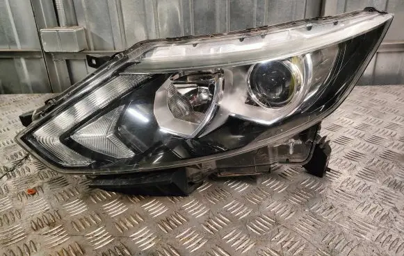 Nissan Qashqai Headlight/headlamp 10018014