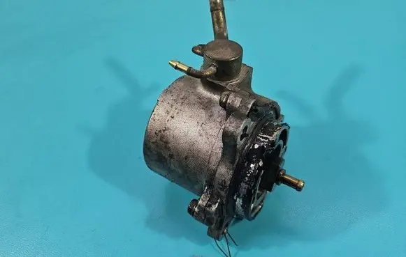Mazda MPV II LW Vacuum pump X2T58172 IMPRK1456515