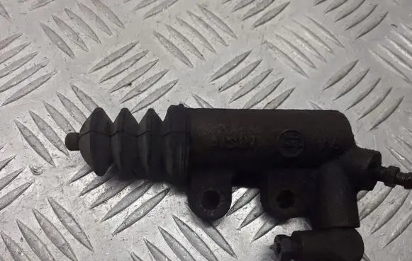 Toyota Yaris Clutch slave cylinder 17201-33010