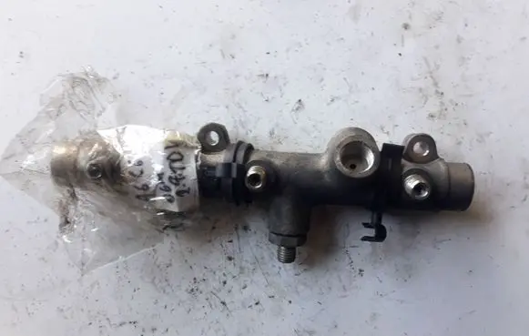 Audi A6 S6 C6 4F Fuel distributor 059130089D
