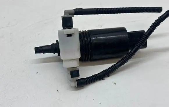 Mercedes-Benz B W246 W242 Windscreen/windshield washer pump 1017634 130805 001668