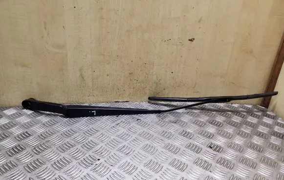 Subaru Outback Front wiper blade arm