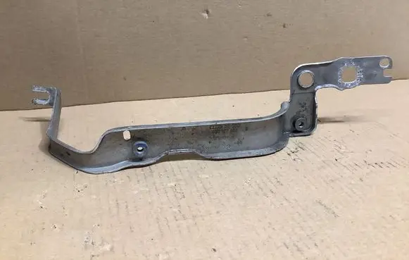 Fender mounting bracket