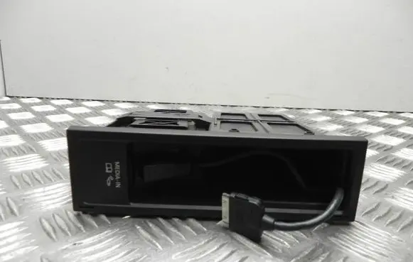 Volkswagen PASSAT B7 EUR ISO radio connector 5N0035341G T4488