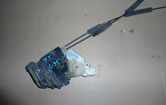 Infiniti G35 Sliding door lock 