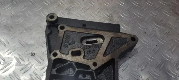 Opel Vectra C Engine mounting bracket 55187759