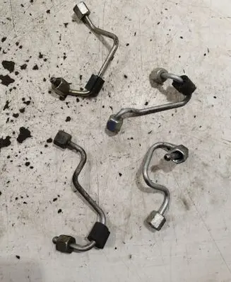 Volkswagen Tiguan Fuel injector supply line/pipe 