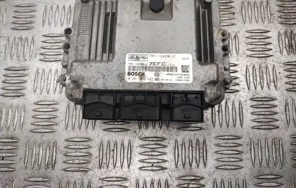 Ford Focus Engine control unit/module 7M5112A650UC 0281012487