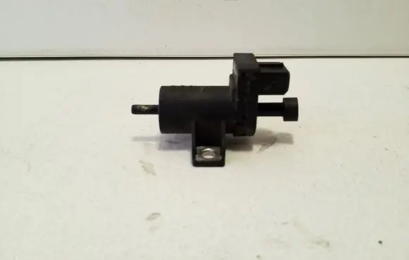 Nissan X-Trail T31 Vacuum valve 8200762597