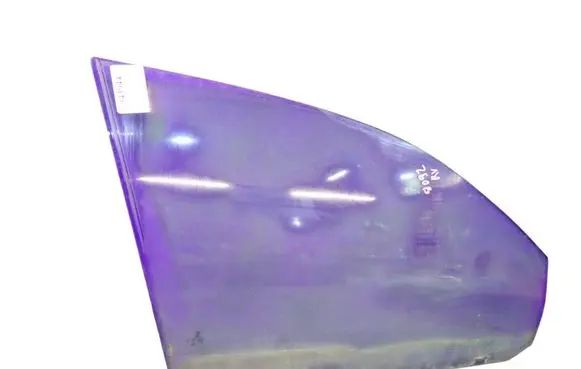 Volkswagen Golf V Front door window glass four-door