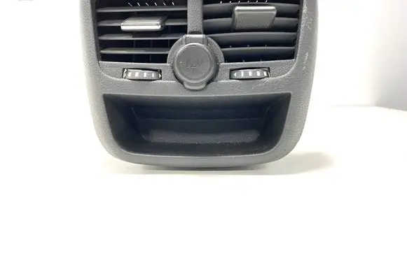Rear air vent grill