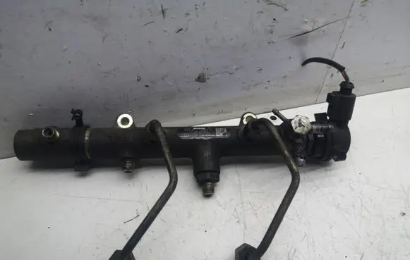Audi A4 S4 B7 8E 8H Fuel main line pipe F00R001823 05913090J 057130764B