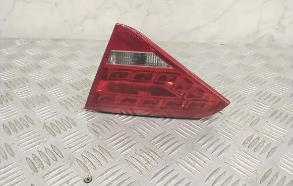 Tailgate rear/tail lights