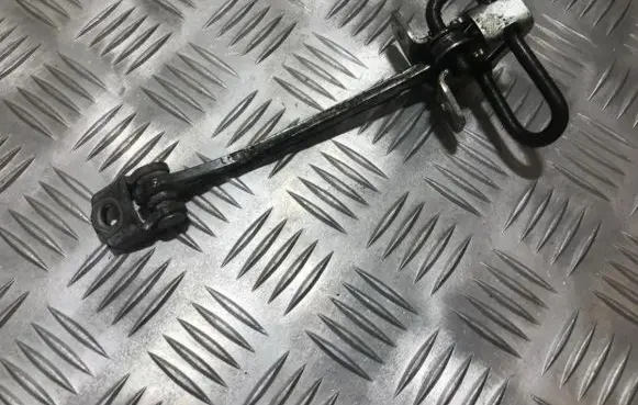 Opel Zafira A Front door check strap stopper 24434087