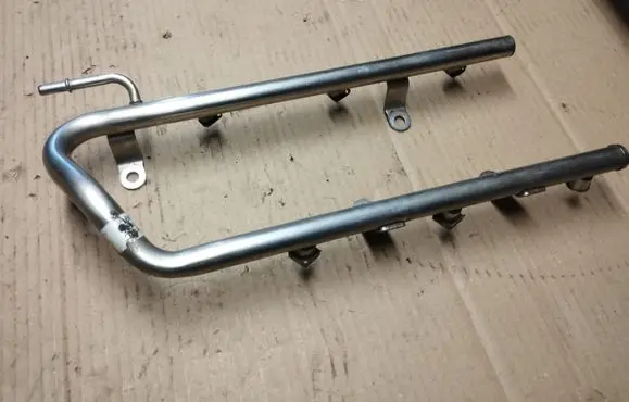 Chrysler Town & Country V Fuel main line pipe