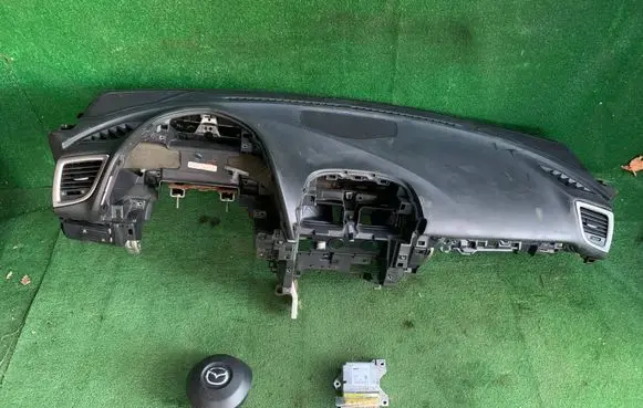 Mazda 3 III Dashboard 
