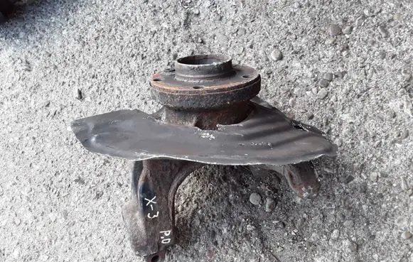 BMW X3 E83 Front wheel hub NOCODE