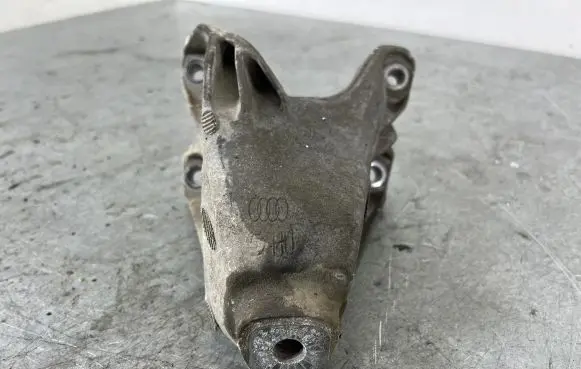 Audi A4 S4 B8 8K Engine mounting bracket 8K0199307CB