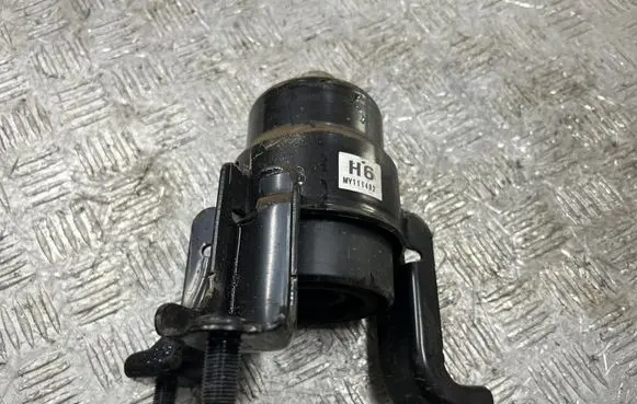 Engine mount bracket