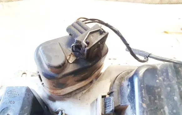 Volkswagen PASSAT B4 Headlight level adjustment motor 