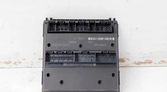 Skoda Fabia Mk1 (6Y) Central body control module 6Q2937049B 192378