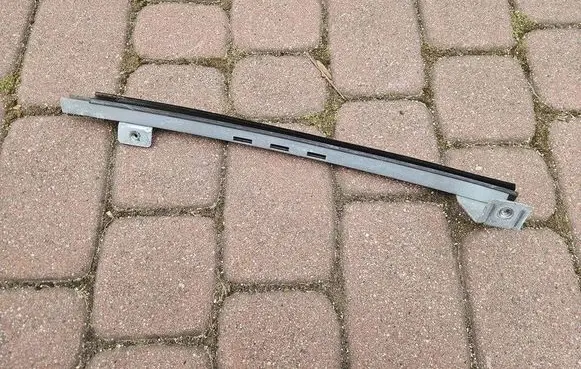 Opel Zafira C Front door rubber seal 13483906