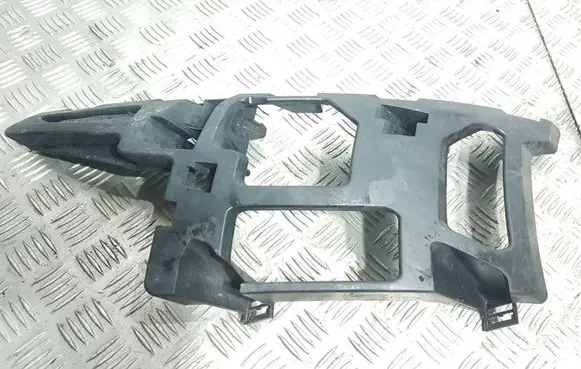 Front bumper mounting bracket