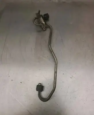 Nissan X-Trail T30 Fuel injector supply line/pipe 