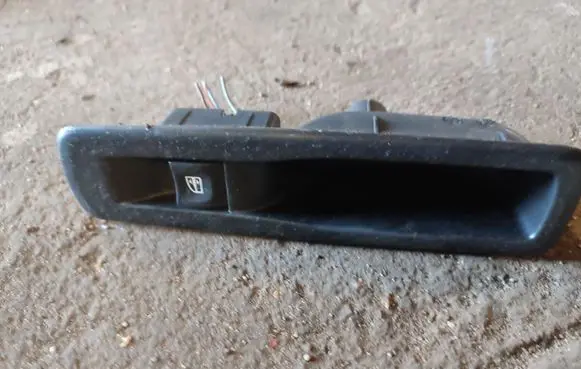 Renault Laguna III Electric window control switch 82044002R