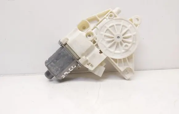 Mercedes-Benz C W204 Front door window regulator motor A2048200142