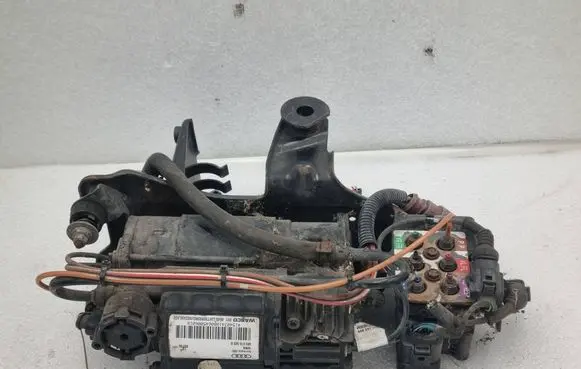 Audi A6 S6 C6 4F Air suspension compressor/pump 4F0616005D