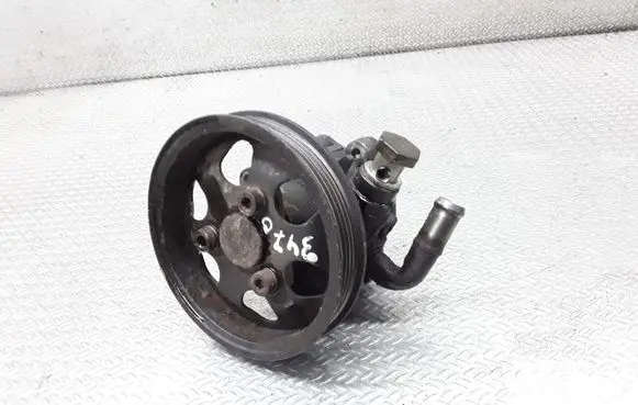 Volkswagen PASSAT B5 Power steering pump 8D0145156L