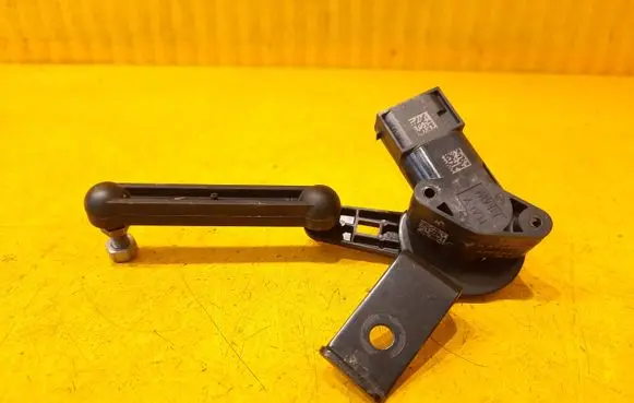 BMW 2 F44 Headlight/headlamp level sensor 6895466