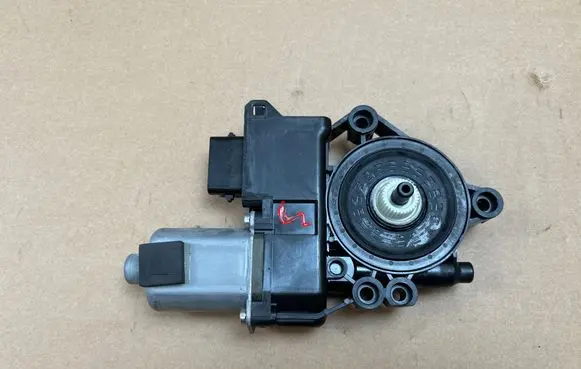 Hyundai i40 Front door window regulator motor 1137328730