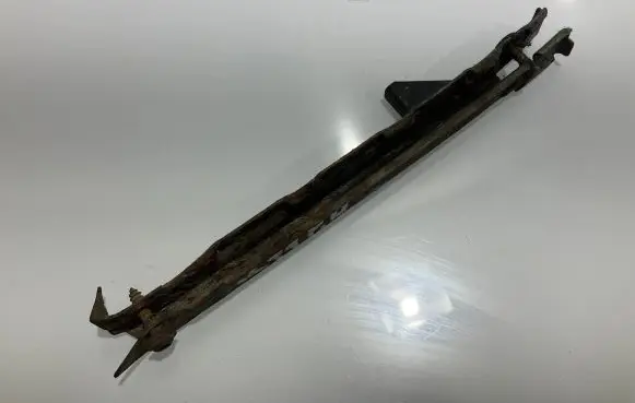 Mercedes-Benz E W211 Front bumper mounting bracket