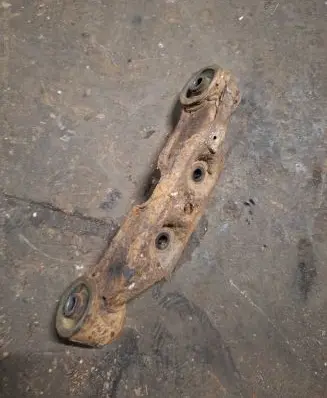 Subaru Legacy Rear differential/diff mount bracket 