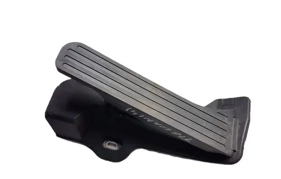 Volkswagen Tiguan Accelerator throttle pedal 65102100
