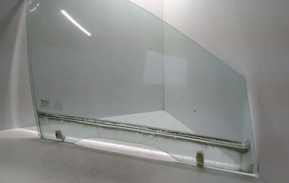 Hyundai Santa Fe Front door window glass four-door