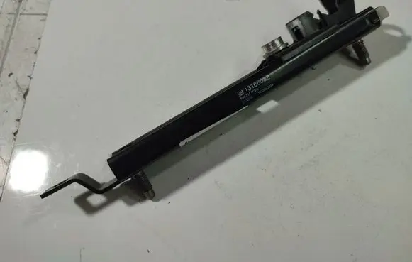 Opel Astra H Seat belt adjustment rail 13166032