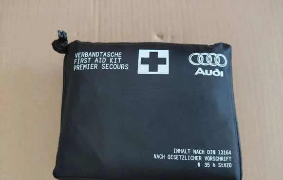 Audi A6 S6 C8 4K First aid kit 8W0860282B