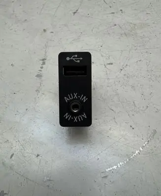 BMW 5 F10 F11 AUX in-socket connector 9237653
