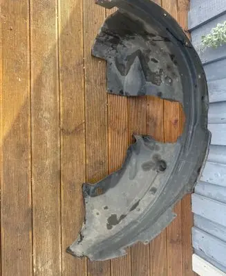 Front wheel arch liner splash guards