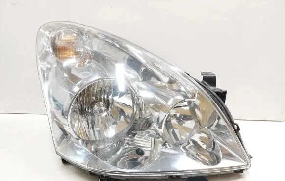 Toyota Corolla Verso E121 Headlight/headlamp 000102 E110683