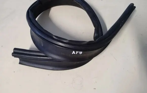 BMW 1 F40 Engine compartment rubber 7450915