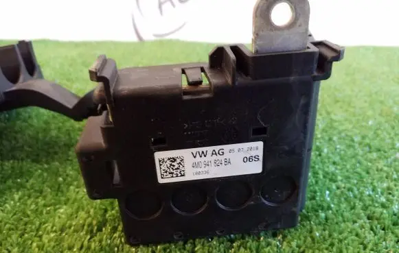 Volkswagen Touareg III Current control relay 4M0941823A 22082018 4M0941824BA
