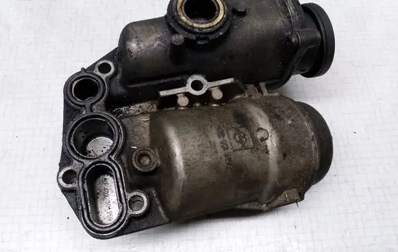 Volvo V70 Oil filter cover 6740273266