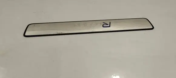 Front sill trim cover